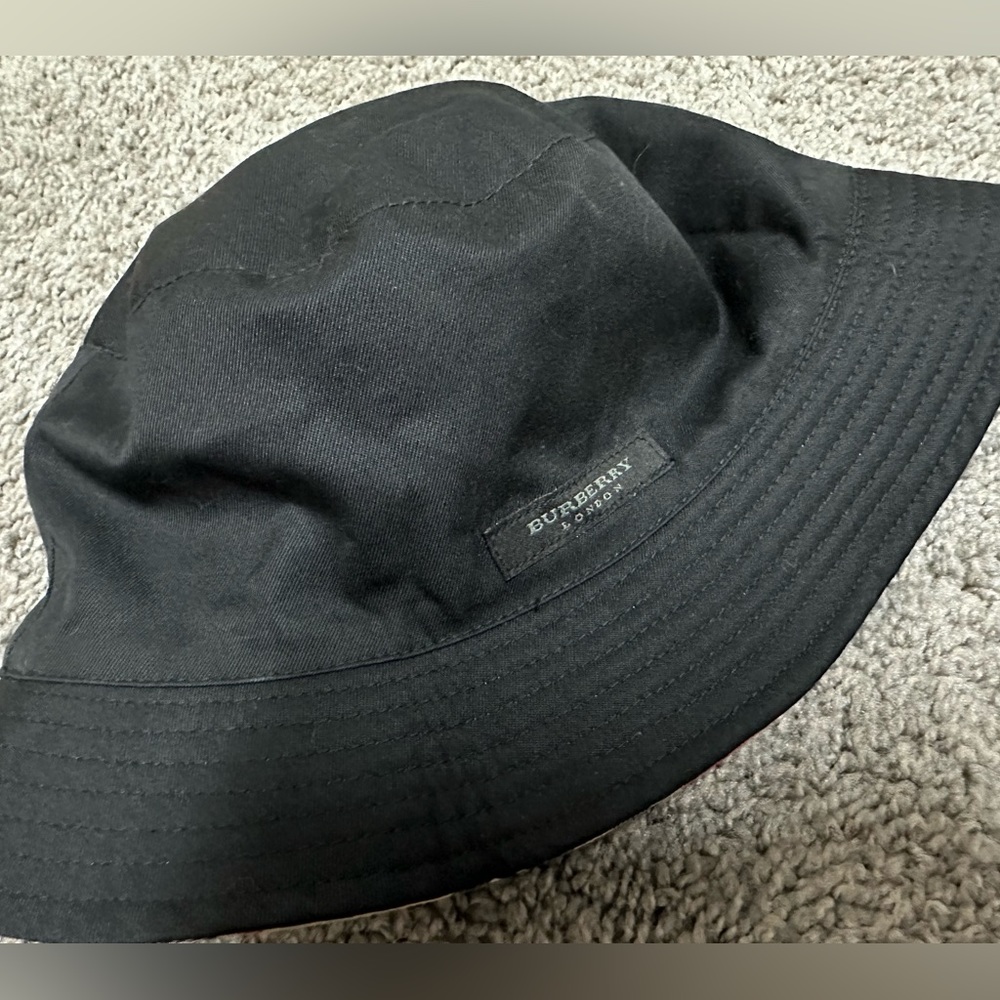 Authentic Burberry hat - Picture 4 of 4